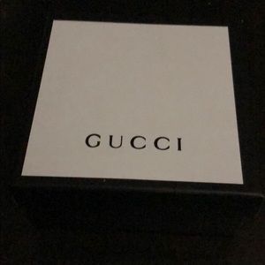 Men’s Gucci leather belt